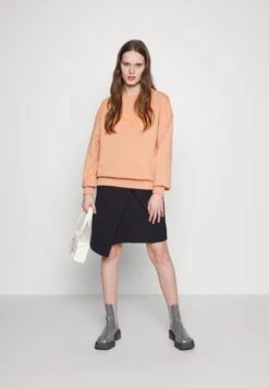 Boss Eteia - Sweater - Light/Pastel Orange -Sneaker 0a385a9c1dc1431f91726430aaef38c4