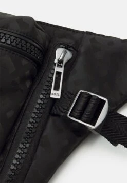 Boss Bradley Bumbag Unisex - Heuptas - Black -Sneaker 0cb34ab6c60d44a58065f47f8b21f368