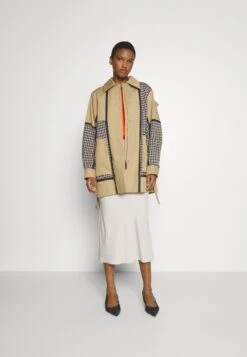 Boss Casita - Trenchcoat - Beige -Sneaker 1a4accf1d73248f3bfc956ec577e99ab