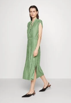 Boss Emals - Jurk - Open Green -Sneaker 3b32116ffc6b4402ae0ebc3970586394