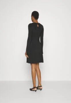 Boss Long-Sleeved Stretch Dress With Feature Neckline - Gebreide Jurk - Black -Sneaker 3c4b263f711a4826bd41a5f4bbb416fc