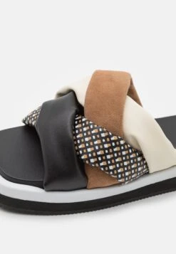 Boss Allie Braid Slide - Muiltjes - Black -Sneaker 3e3e2c0b8b16407782c31ca4caa7a86d