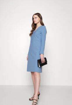 Boss Dariva - Cocktailjurk - Open Blue -Sneaker 4646632dd8be40ce94360f60f9ee0727