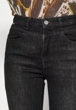 Boss Crop - Jeans Skinny Fit - Medium Grey -Sneaker 4810d79e9b5546f5b8afbc3532181d30