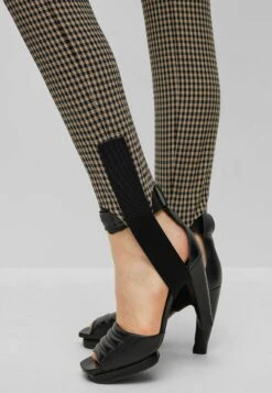 Boss Teneta - Broek - Beige -Sneaker 488a8e9b1ba94d5aad2c8dadd6b3ead7