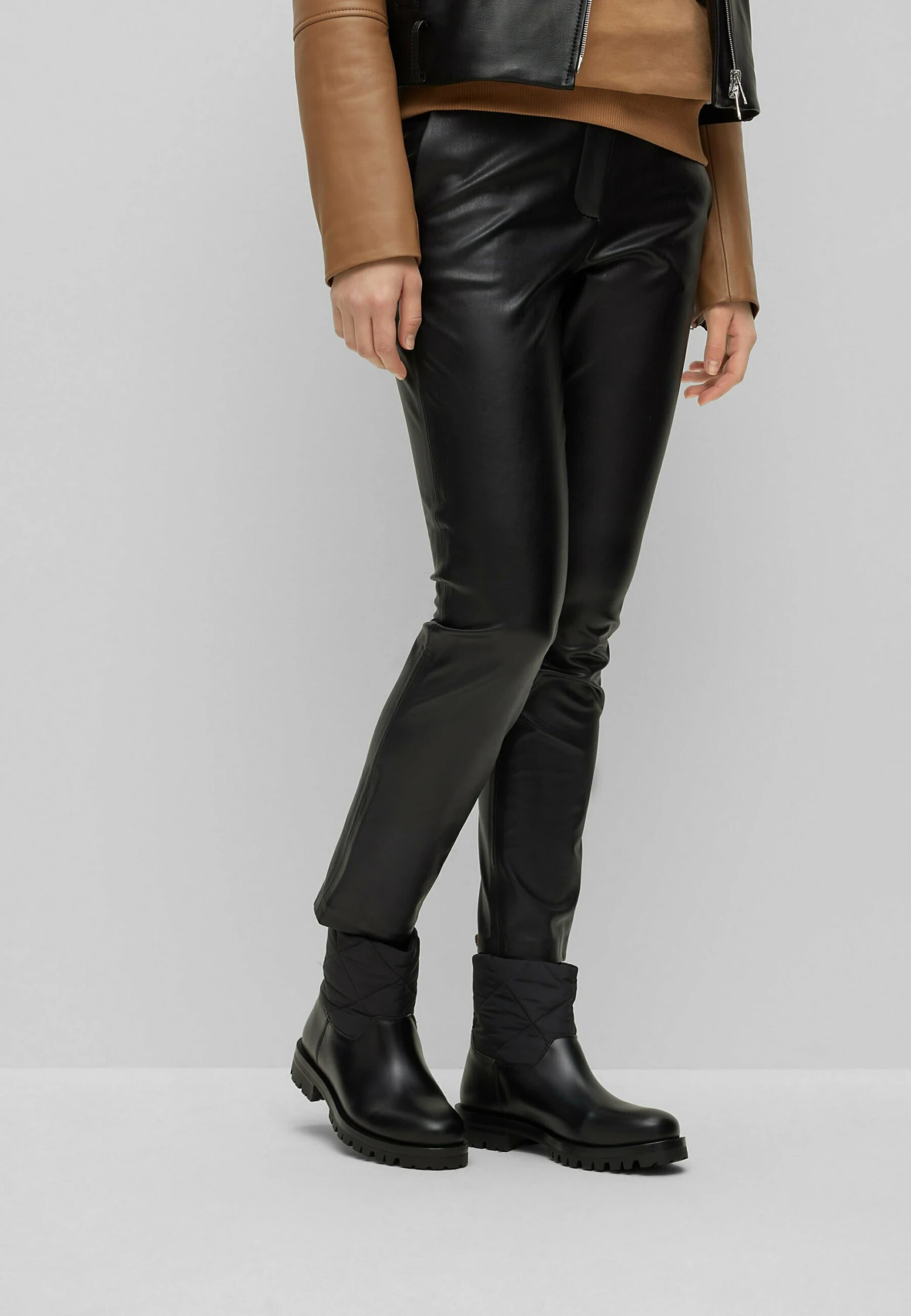 Boss Helen Biker-Q - Enkellaarsjes Met Plateauzool - Black One 1 Boss Helen Biker-Q - Enkellaarsjes Met Plateauzool - Black One