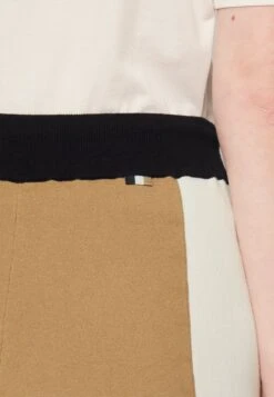 Boss Ferlin - Trainingsbroek - Open Miscellaneous -Sneaker 5242d493af3d4a55855fb1531a00a8a7