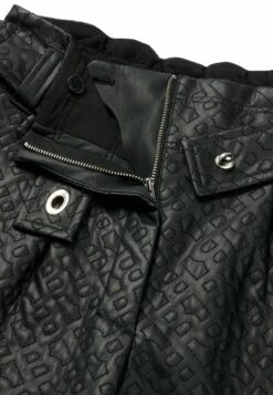 Boss Tomena - Shorts - Schwarz Eins -Sneaker 77f1a2003a4647ef89cf38dc63ea2ddf