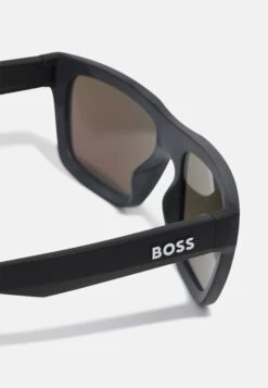 Boss World Cup Unisex - Zonnebril - Matte Black Red -Sneaker 9ce63c36b4774640a1973648157531d3