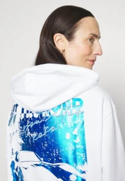 Boss Ecaisy- Sweater - White -Sneaker a0bf8511faff400a816b585a916d4a2c