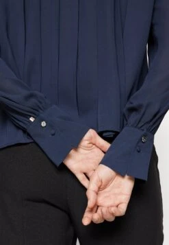 Boss Bijulia - Blouse - Dark Blue -Sneaker a17ba84d2de444c081a5bd5b203410c4