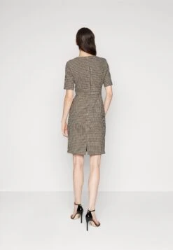 Boss Dirula - Etui-Jurk - Medium Beige -Sneaker a4f916a0505b4bf9b23dd59c3d181e4d