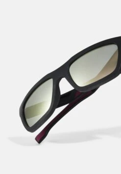 Boss World Cup Unisex - Zonnebril - Matte Black/Burgundy -Sneaker a870d21b4abc4b9eb76b953a0517177d