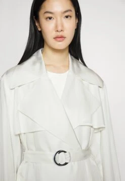 Boss Calissi Satin - Trenchcoat - Open White -Sneaker ab63ae4121c54e41b3787003d5c2ff16