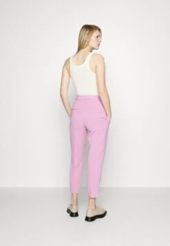 Boss Tapia Smart Trousers With Belt - Broek - Open Pink -Sneaker c6ae1185d63f4109b8e8c6baf45598b4