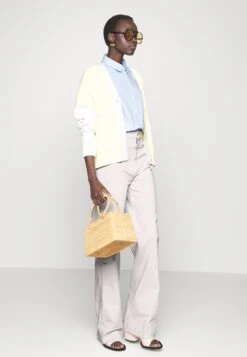 Boss Modern Wide - Flared Jeans - Light Pastel Pink -Sneaker d3e96a5afada44ffb029274bf8076bce