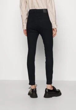 Boss Supers Crop - Jeans Skinny Fit - Black -Sneaker f85d7c2843fc4233b9f13518ead3ce1e