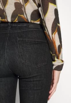 Boss Crop - Jeans Skinny Fit - Medium Grey -Sneaker fbc98b89c86146318f999c1fcdcbfd8f